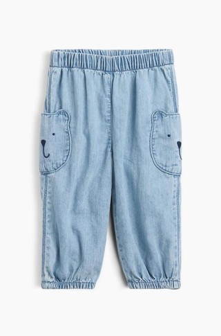 Jeans hlače z medvedkom Brannanom za dojenčke