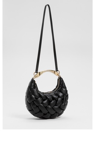 Croissant prepletena torbica iz umetnega usnja