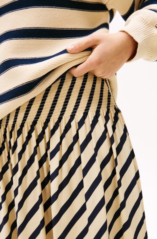 TOMMY HILFIGER TH x Sofia Richie Grainge dolgo črtasto krilo Bež - Dark Night Navy Stripe 5
