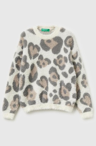 Kosmaten pulover z živalskim vzorcem
