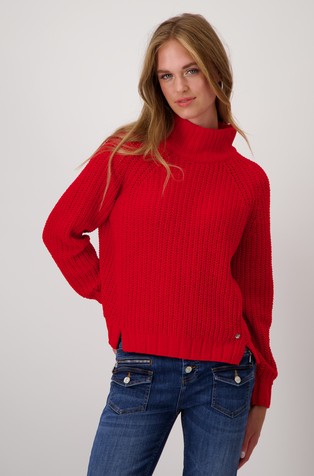 Knitted jumper with stand-up collar