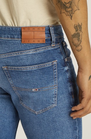 TOMMY HILFIGER Scanton slim fit jeans hlače s spranim videzom Modra - Blue 4