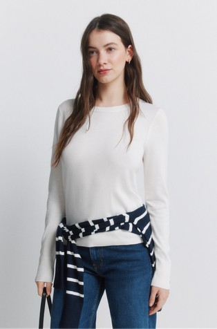 Fine jumper with button cuffs
