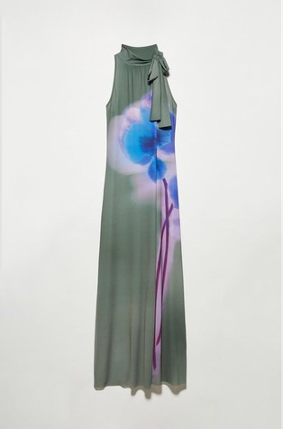 Long sleeveless dress with bow