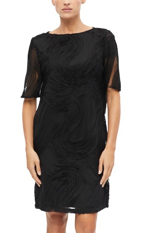 Dress with a boat neckline and a wavy pattern