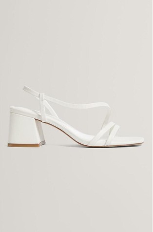 Usnjeni sandali s peto