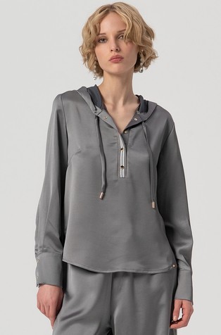 Satenasta bluza s kapuco