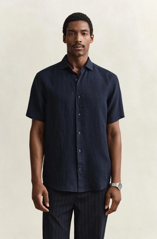 Regular fit short-sleeved linen shirt