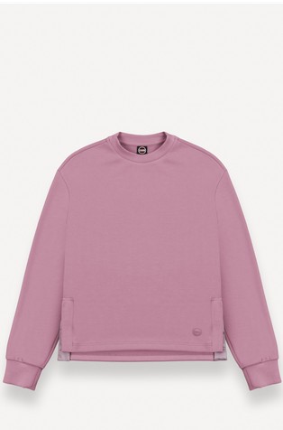 Pulover s stranskima razporkoma iz modalne mešanice