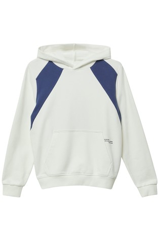 Pulover s kapuco in velikim potiskom zadaj