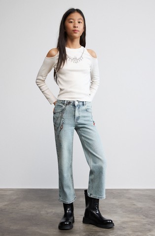 Cut-out shoulder tee with print