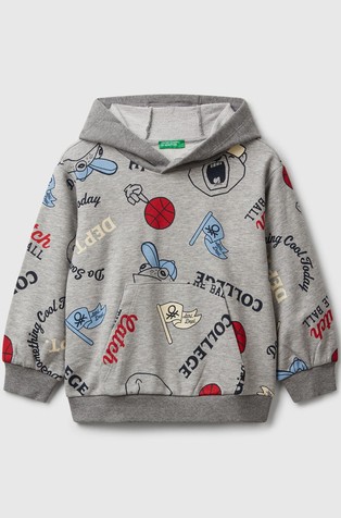 Pulover s kapuco in potiskom po celotni površini