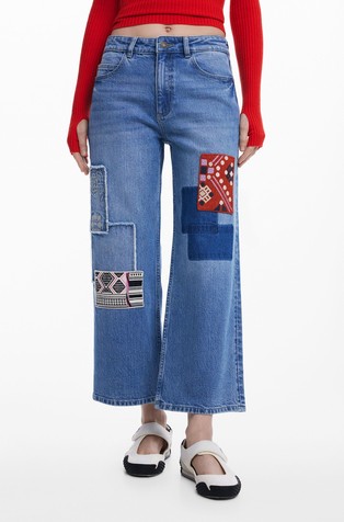 Straight fit jeans hlače z našitki