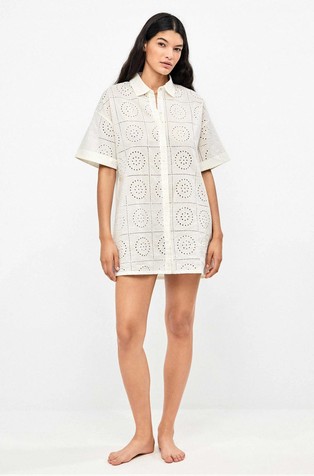 Široka bombažna srajčna obleka s perforiranimi vezeninami