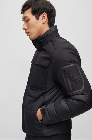 HUGO BOSS Puhovka iz kombinacije tkanin z logo žepom na rokavu Črna - Black 3
