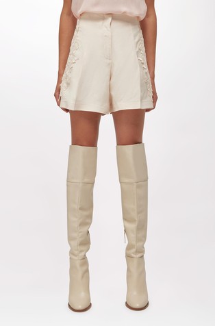 Kratke hlače iz mešanice viskoze in lana z vezenino