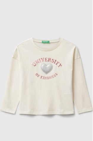 Majica z dolgimi rokavi in 3D aplikacijo