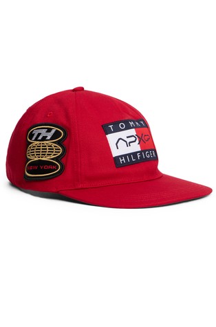 TH x F1 MOVIE logo kapa s šiltom