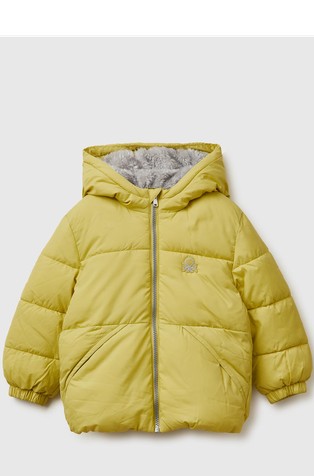 Prešita bunda s kapuco in kosmateno podlogo