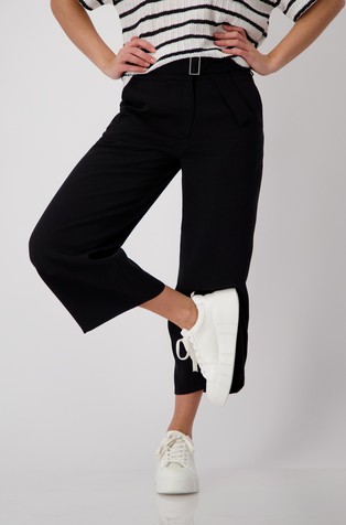 Cropped trousers with belt