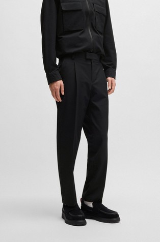 Slim-fit pleated trousers in seersucker