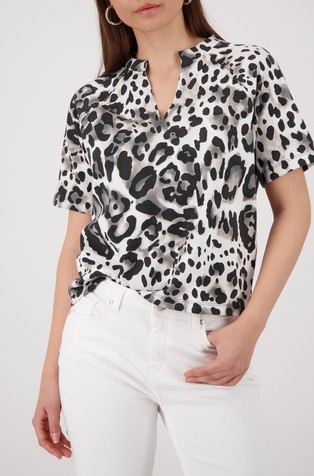 T-shirt with leopard pattern