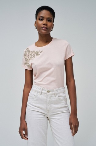 T-shirt with shiny applique