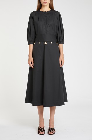 Obleka iz bombažnega poplina z dekorativnimi elementi na pasu