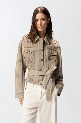 Denim jakna z našitimi okrasnimi kamenčki