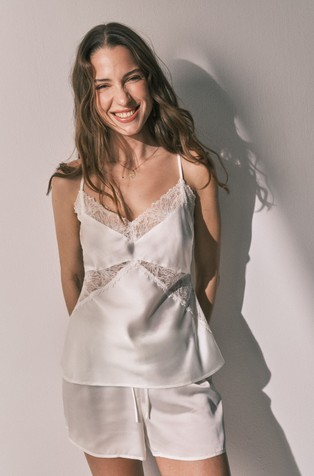 Kratka satenasta pižama z naramnicami