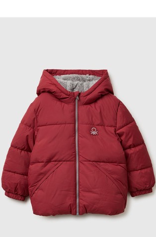 Prešita bunda s kapuco in kosmateno podlogo