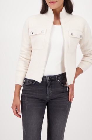 Pletena jopa z našitima prsnima žepoma