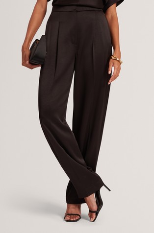Široke satenaste hlače z zožanimi hlačnicami