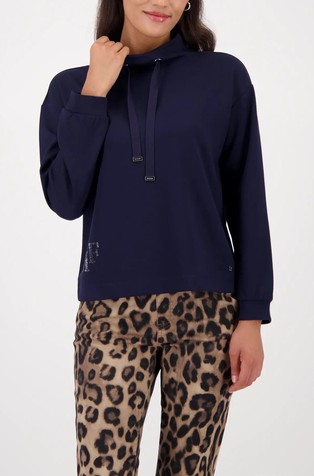 Pulover z aplikacijami iz okrasnih kamenčkov