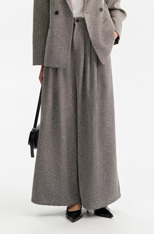 Hlače z zelo širokimi hlačnicami