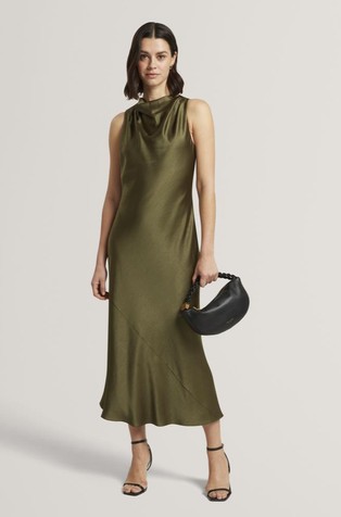 Satenasta obleka z drapiranim vratnikom