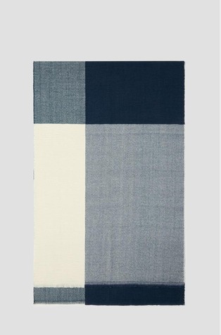Colour-block pleated stole
