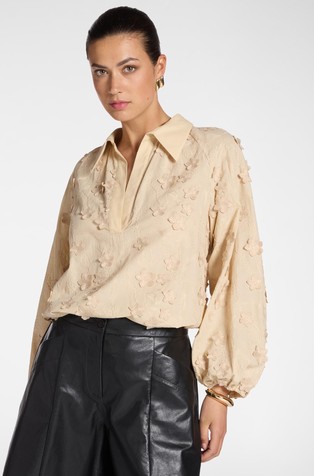 Cotton muslin blouse with 3D flower aplications