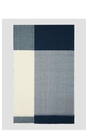 Colour-block pleated stole