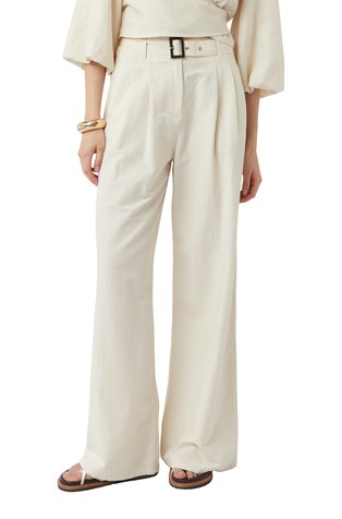 Trousers with pleats and belt