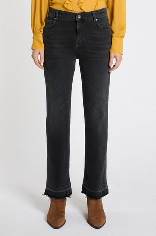 Slim fit jeans with raw hem