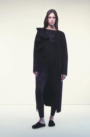 Aaron dolga pletena jopa z naborki