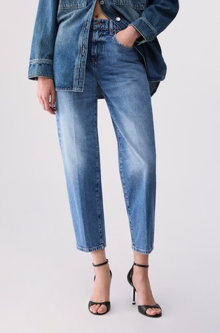 Cropped high rise jeans with abrasions
