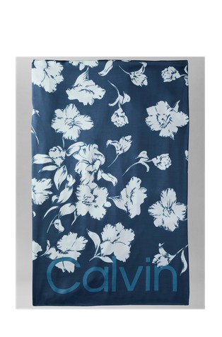 Kvadraten šal s cvetličnim vzorcem