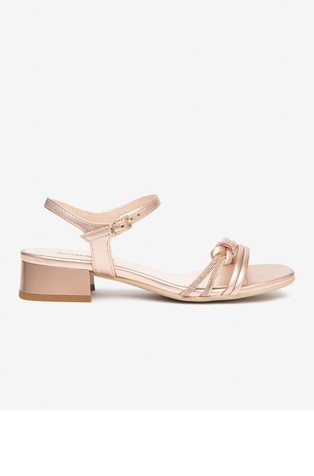 Usnjeni sandali z okrasnimi kamenčki