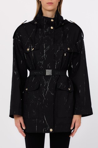 Jakna s kapuco in svetlečim vzorcem