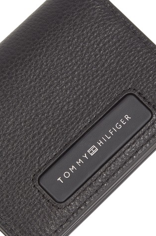 TOMMY HILFIGER Monogram usnjena logo denarnica za kartice z zasnovo na pregib Črna - Black 4