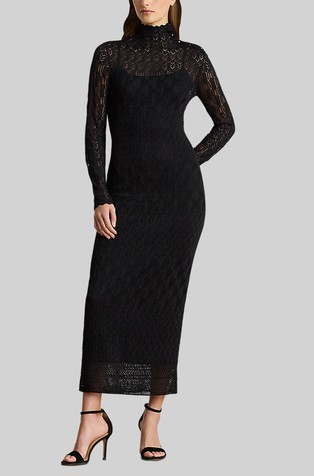 Luknjičasto pletena obleka s povišanim ovratnikom