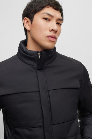 HUGO BOSS Puhovka iz kombinacije tkanin z logo žepom na rokavu Črna - Black 4