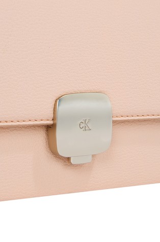 CALVIN KLEIN Forged Chain Shoulder Bag Pink 3